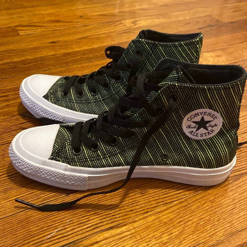 Chuck Taylor’s Converse. Green/black. Very gently used. Size 6.
